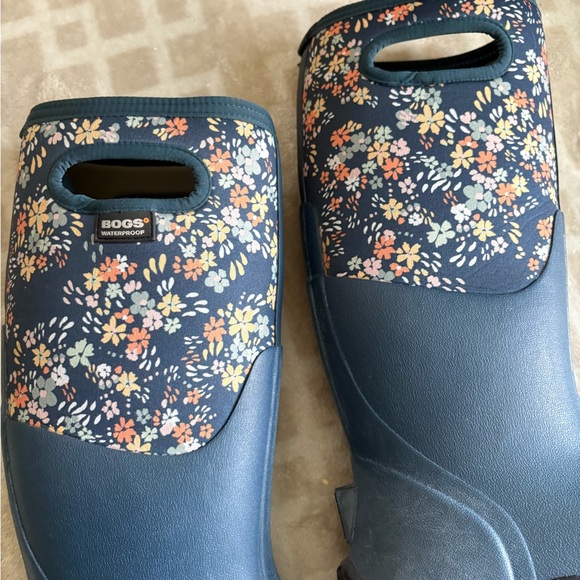 Bogs Navy Floral Waterproof Pull-On Rain Boots - Picture 9 of 10